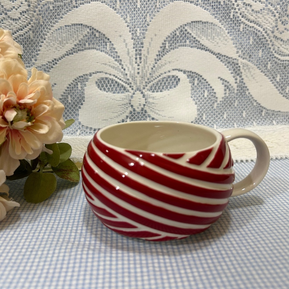 Starbucks 2013  Red White Stripe Coffee Mug 12 oz